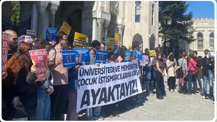 Anadolu Üniversitesi'nde 'aile yılı' protestosu
