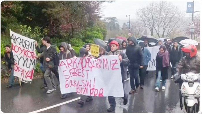 Boğaziçi Üniversitesi öğrencileri tutuklu sıra arkadaşları için eylem yaptı